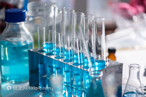 天然產物提取 開啟綠色能源新篇章——科學家在實驗室探索石油與生物燃料的可持續解決方案